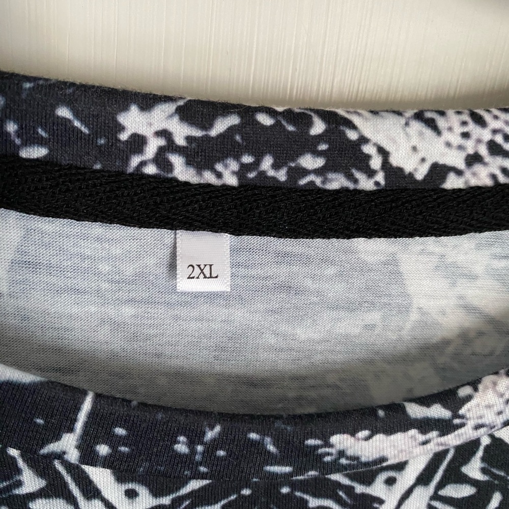 Men's Black and White Cross Fashion Top Long Sleeve Size 2XL - Picture 2 of 5